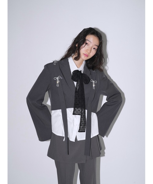 Uenui（ウニュイ）の「リボンチャーム 取り外し可能 ショートジャケット（テーラードジャケット・レディース・ブラック/グレー・FREE）」の17枚目の写真