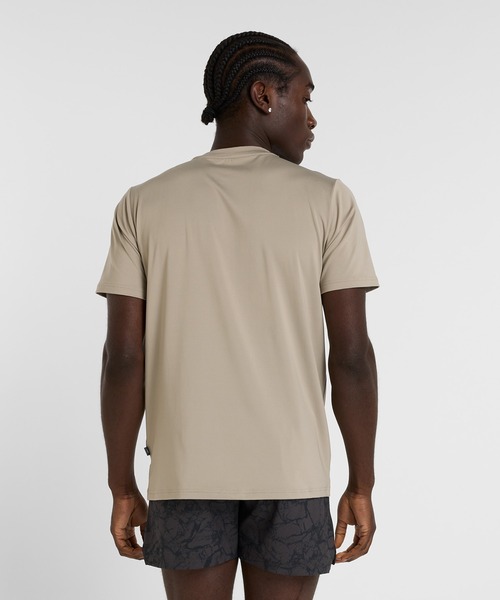 NEW BALANCE(ニューバランス)の「Linear ロゴ パフォーマンスショートスリーブTシャツ(Tシャツ/カットソー・メンズ・ネイビー/グレイッシュベージュ/グレー・XX-LARGE/X-LARGE/LARGE/MEDIUM/SMALL)」の10枚目の写真