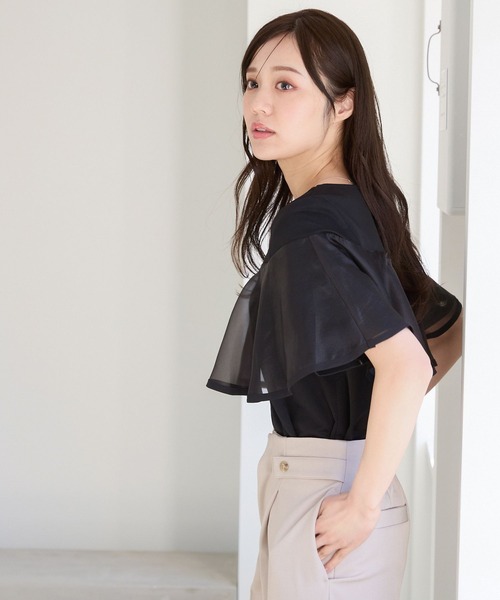 Andemiu(アンデミュウ)の「イソザイラッフルカット325575(Tシャツ/カットソー・レディース・ブラック/オフホワイト/ネイビー・FREE)」の1枚目の写真