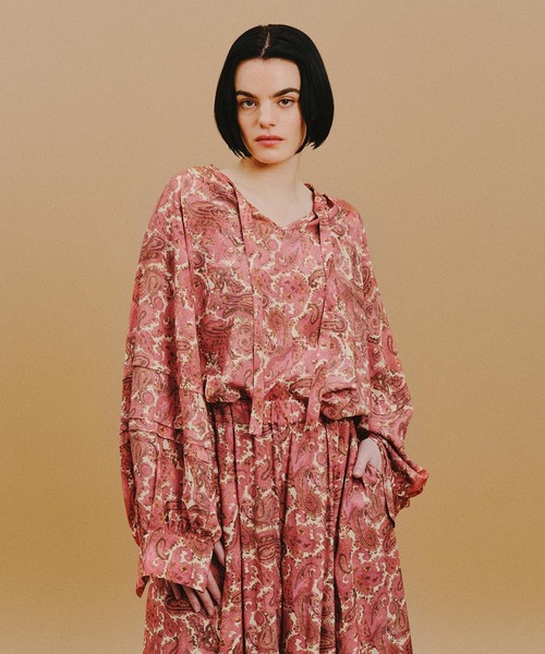 AMERICAN RAG CIE（アメリカンラグシー）の「【AMERICAN RAG CIE】ペイズリーブラウス（WOMEN)（シャツ/ブラウス・レディース・レッド/ブラック・FREE）」の3枚目の写真