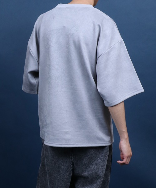 ANPAS(アンパス)の「Faux Suede Flower Embroidery&Back Print T-shirt/フェイクスエード フラワーデザイン 半袖 Tシャツ レディース メンズ(Tシャツ/カットソー・メンズ・ライトグレー/オフホワイト/チャコール・M/L)」の16枚目の写真