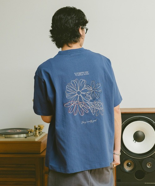 RAGEBLUE(レイジブルー)の「フラワー刺繍/オーバーサイズTシャツ(Tシャツ/カットソー・メンズ・オフホワイト/ブルー/ブラック/ベージュ・MEDIUM/LARGE)」の4枚目の写真