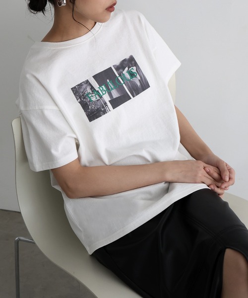 hellam(へラム)の「ネオンロゴフォトプリントTシャツ(Tシャツ/カットソー・レディース・ホワイト×グリーン/ホワイト×ブルー/ホワイト×イエロー・FREE)」の1枚目の写真