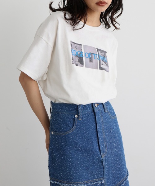 hellam(へラム)の「ネオンロゴフォトプリントTシャツ(Tシャツ/カットソー・レディース・ホワイト×グリーン/ホワイト×ブルー/ホワイト×イエロー・FREE)」の3枚目の写真