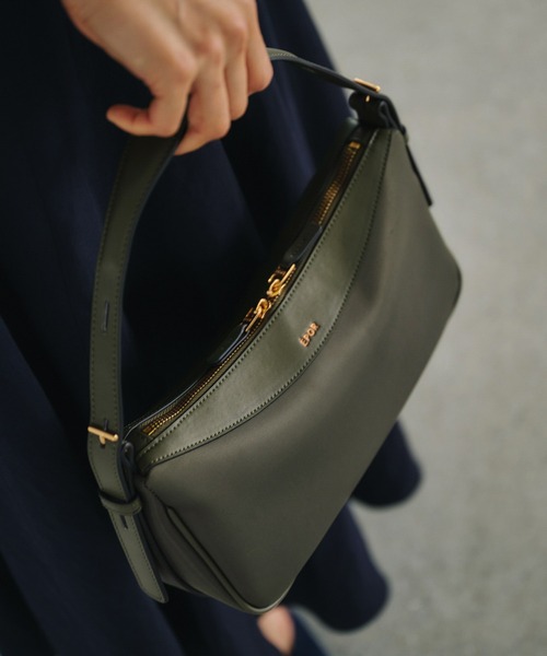 ROPE'(ロペ)の「【E'POR】C BAG Mini【撥水】【超軽量】(ハンドバッグ・レディース・ブラック/カーキ・FREE)」の1枚目の写真