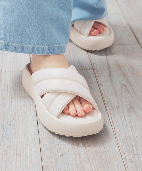 Honeys（ハニーズ）の「パデッドサンダル（サンダル・レディース・アイボリー/ブラック/シルバー・L/LL/M/S）」の2枚目の写真