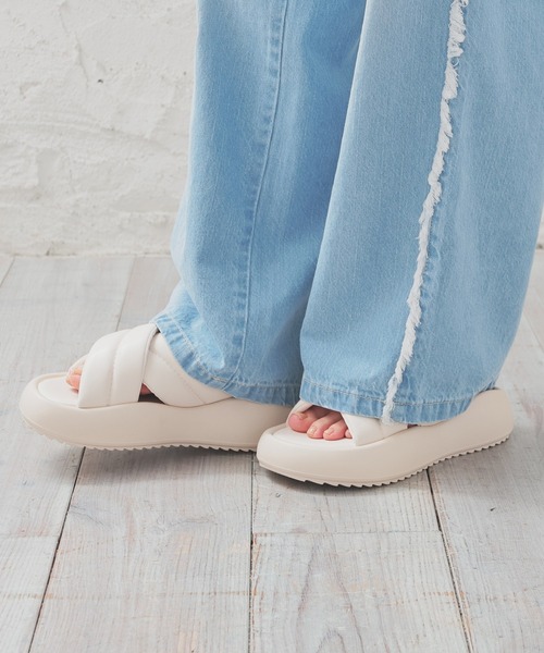 Honeys（ハニーズ）の「パデッドサンダル（サンダル・レディース・アイボリー/ブラック/シルバー・L/LL/M/S）」の5枚目の写真