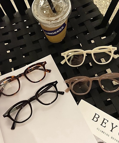 Bifrost（ビフレスト）の「ウェリントン クリアレンズファッションメガネ 伊達めがね（メガネ・レディース・ブラック/モカ/ブラウン/アイボリー・FREE）」の18枚目の写真