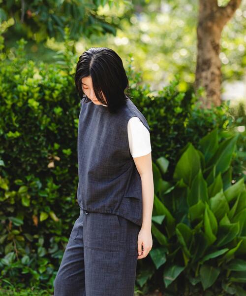 EKAL（エカル）の「『UR TECH DRYLUXE』『吸水速乾/UVカット』ハイツイストフレンチスリーブブラウス（シャツ/ブラウス・レディース・チャコールグレー/モカ/ネイビー・ONE）」の2枚目の写真