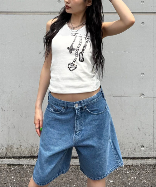 Oriens JOURNAL STANDARD（オリエンス ジャーナルスタンダード）の「チャームグラフィック タンクトップ（タンクトップ・レディース・ブラック/ホワイト・FREE）」の2枚目の写真