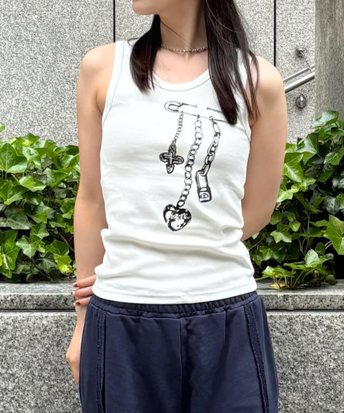 Oriens JOURNAL STANDARD（オリエンス ジャーナルスタンダード）の「チャームグラフィック タンクトップ（タンクトップ・レディース・ブラック/ホワイト・FREE）」の12枚目の写真