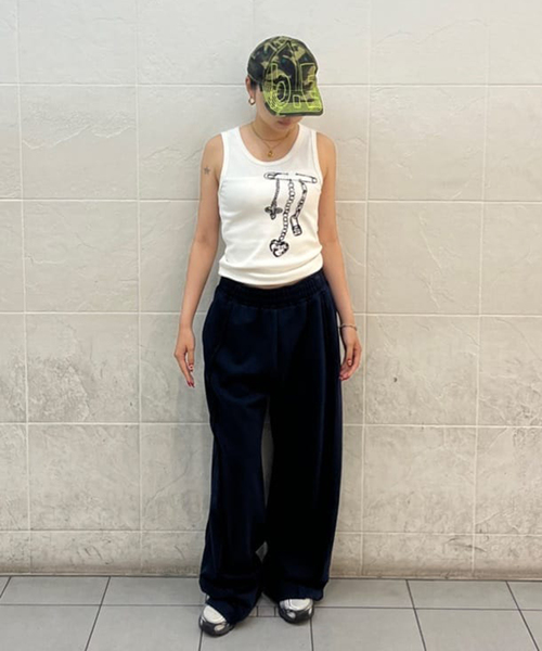 Oriens JOURNAL STANDARD（オリエンス ジャーナルスタンダード）の「チャームグラフィック タンクトップ（タンクトップ・レディース・ブラック/ホワイト・FREE）」の16枚目の写真