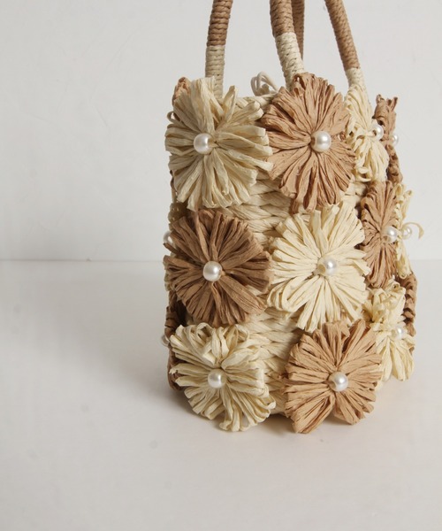tocco closet（トッコ　クローゼット）の「立体フラワーモチーフペーパーかごバッグ（かごバッグ・レディース・ブラック/ベージュ/ミント・FREE）」の9枚目の写真