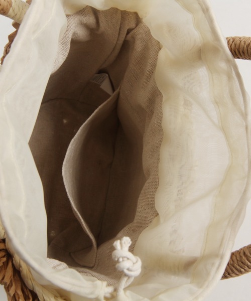 tocco closet（トッコ　クローゼット）の「立体フラワーモチーフペーパーかごバッグ（かごバッグ・レディース・ブラック/ベージュ/ミント・FREE）」の13枚目の写真