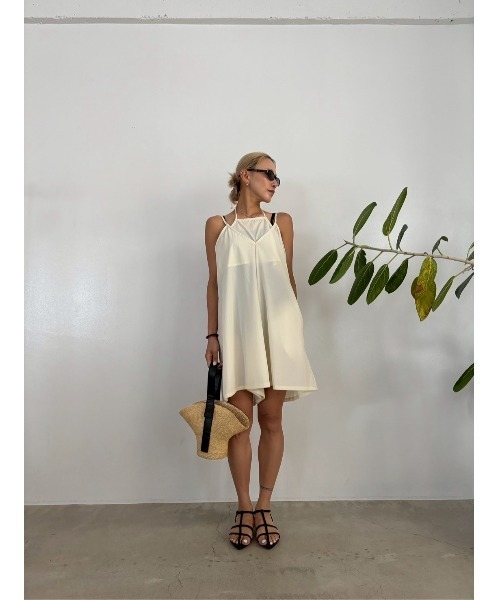 TRUNC(トランクエイティーエイト)の「Waterlike Layered Rompers(サロペット/オーバーオール・レディース・アイボリー/ブラック/ネイビー・FREE)」の9枚目の写真