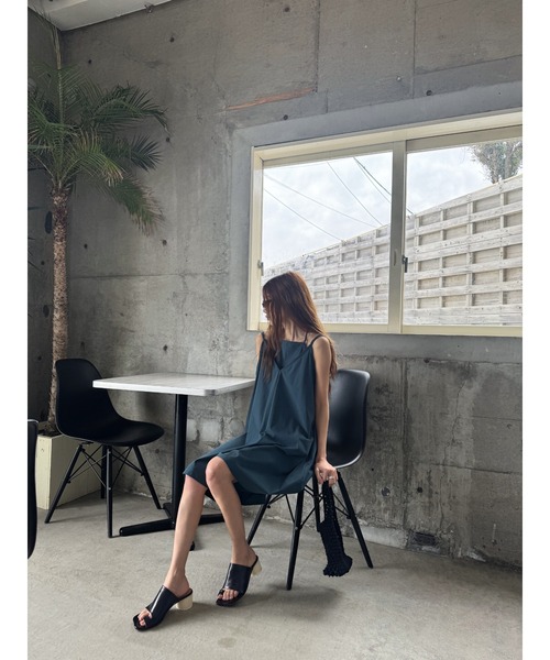 TRUNC(トランクエイティーエイト)の「Waterlike Layered Rompers(サロペット/オーバーオール・レディース・アイボリー/ブラック/ネイビー・FREE)」の12枚目の写真