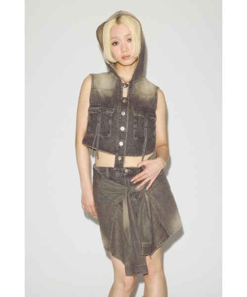 LAGUA GEM(ラグアジェム)の「WRAP SLEEVE デニムショートパンツ(デニムパンツ・レディース・ブルー/ブラック・X-SMALL/SMALL/MEDIUM)」の4枚目の写真