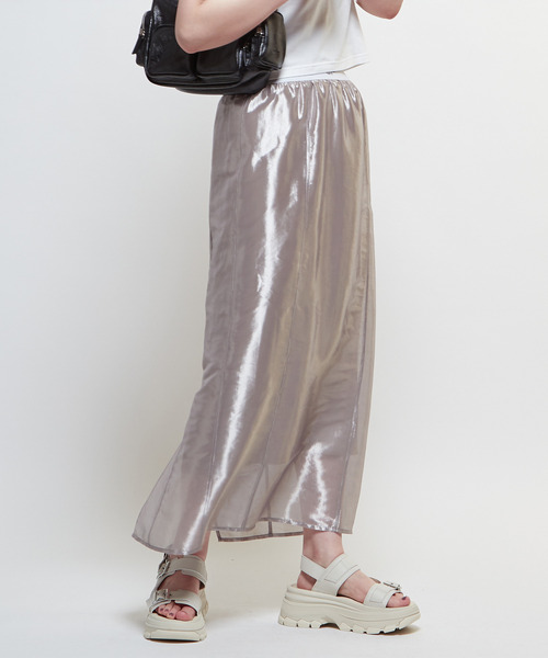 CONVERSE TOKYO(コンバーストウキョウ)の「WAIST LOGO SHINY SHEER SKIRT(スカート・レディース・ベージュ/カーキ/ブラック・FREE)」の4枚目の写真