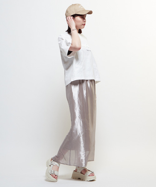 CONVERSE TOKYO(コンバーストウキョウ)の「WAIST LOGO SHINY SHEER SKIRT(スカート・レディース・ベージュ/カーキ/ブラック・FREE)」の8枚目の写真