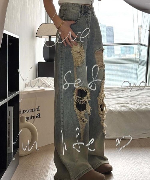 Achic(アシック)の「ヘビーグランジクラッシュワイドデニムパンツ(デニムパンツ・レディース・ダークブルー/サックスブルー・S/M/L)」の14枚目の写真