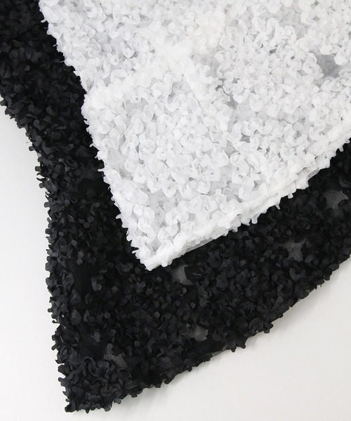 Gready Brilliant(グレディブリリアン)の「花フリル前後2WAYブラウス(シャツ/ブラウス・レディース・オフホワイト/ブラック・38)」の4枚目の写真