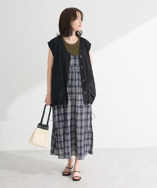 Green Parks(グリーンパークス)の「インド綿 ボリュームキャミワンピース(ワンピース・レディース・ブラック/グレー/ネイビー/ブラウン・FREE)」の21枚目の写真