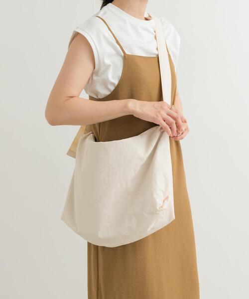 URBAN RESEARCH DOORS(アーバンリサーチドアーズ)の「ウォッシャブルショルダーバッグ(ショルダーバッグ・レディース・ブラック/アイボリー・ONE)」の2枚目の写真