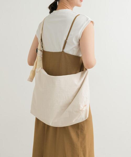 URBAN RESEARCH DOORS(アーバンリサーチドアーズ)の「ウォッシャブルショルダーバッグ(ショルダーバッグ・レディース・ブラック/アイボリー・ONE)」の3枚目の写真