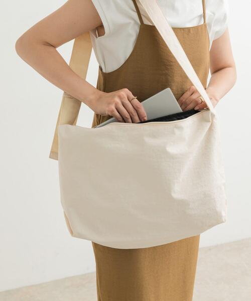 URBAN RESEARCH DOORS(アーバンリサーチドアーズ)の「ウォッシャブルショルダーバッグ(ショルダーバッグ・レディース・ブラック/アイボリー・ONE)」の4枚目の写真