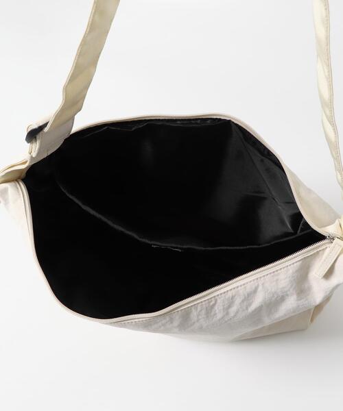 URBAN RESEARCH DOORS(アーバンリサーチドアーズ)の「ウォッシャブルショルダーバッグ(ショルダーバッグ・レディース・ブラック/アイボリー・ONE)」の9枚目の写真