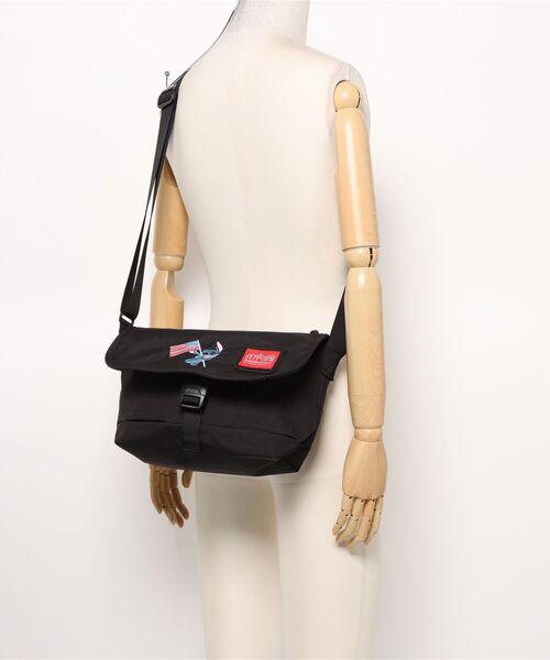 Manhattan Portage（マンハッタンポーテージ）の「NYLON MESSENGER BAG JR (SM) FZP 500D CORDURA / STITCH（メッセンジャーバッグ・レディース・ブラック・SMALL）」の14枚目の写真