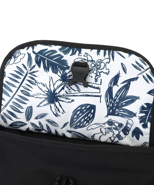 Manhattan Portage（マンハッタンポーテージ）の「NYLON MESSENGER BAG JR (SM) FZP 500D CORDURA / STITCH（メッセンジャーバッグ・レディース・ブラック・SMALL）」の10枚目の写真