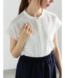 人気　スカラップ黒　フリル22白シャツ　2点 人気 スカラップ黒 フリル22白シャツ 2点