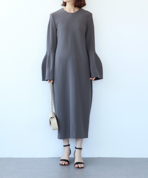 TITE IN THE STORE(ティテ インザ ストア)の「長袖ベルスリーブワンピース(ワンピース・レディース・チャコールグレー・38)」の1枚目の写真