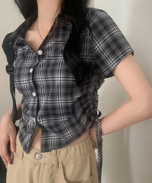 yuue' ( wear )(ユーイ)の「シルエット調整可能◎ チェック柄サイドシャーリング半袖シャツ(シャツ/ブラウス・レディース・ホワイト/ネイビー/ベージュ/ブラック・FREE)」の15枚目の写真