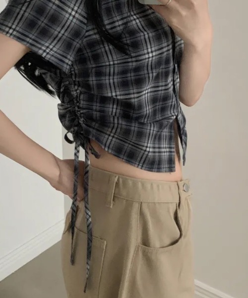 yuue' ( wear )(ユーイ)の「シルエット調整可能◎ チェック柄サイドシャーリング半袖シャツ(シャツ/ブラウス・レディース・ホワイト/ネイビー/ベージュ/ブラック・FREE)」の16枚目の写真