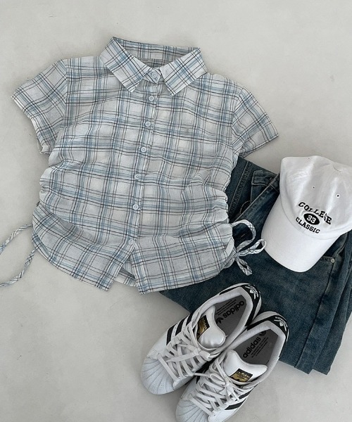 yuue' ( wear )(ユーイ)の「シルエット調整可能◎ チェック柄サイドシャーリング半袖シャツ(シャツ/ブラウス・レディース・ホワイト/ネイビー/ベージュ/ブラック・FREE)」の9枚目の写真