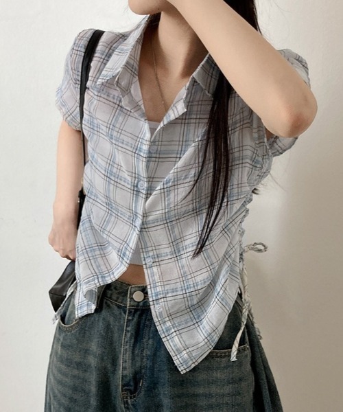 yuue' ( wear )(ユーイ)の「シルエット調整可能◎ チェック柄サイドシャーリング半袖シャツ(シャツ/ブラウス・レディース・ホワイト/ネイビー/ベージュ/ブラック・FREE)」の7枚目の写真