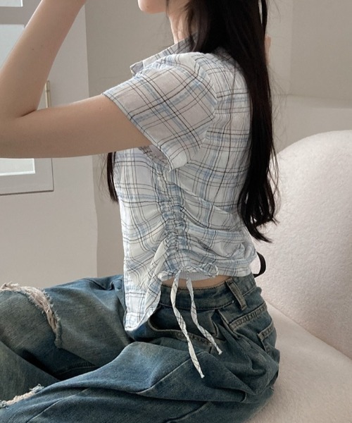 yuue' ( wear )(ユーイ)の「シルエット調整可能◎ チェック柄サイドシャーリング半袖シャツ(シャツ/ブラウス・レディース・ホワイト/ネイビー/ベージュ/ブラック・FREE)」の5枚目の写真
