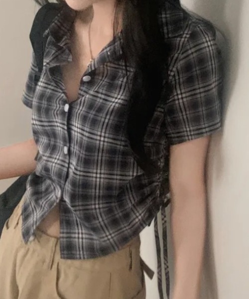 yuue' ( wear )(ユーイ)の「シルエット調整可能◎ チェック柄サイドシャーリング半袖シャツ(シャツ/ブラウス・レディース・ホワイト/ネイビー/ベージュ/ブラック・FREE)」の14枚目の写真