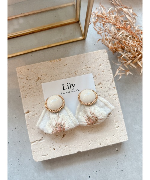 tone（トーン）の「【Lily accessory】インド刺繡ピアス(MA)（ピアス（両耳用）・レディース・ホワイト・FREE）」の5枚目の写真