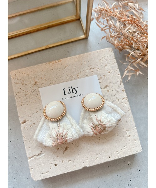 tone（トーン）の「【Lily accessory】インド刺繡ピアス(MA)（ピアス（両耳用）・レディース・ホワイト・FREE）」の4枚目の写真
