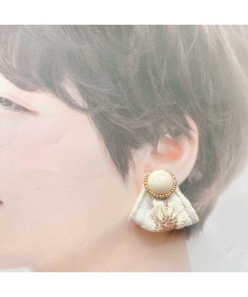 tone（トーン）の「【Lily accessory】インド刺繡ピアス(MA)（ピアス（両耳用）・レディース・ホワイト・FREE）」の3枚目の写真