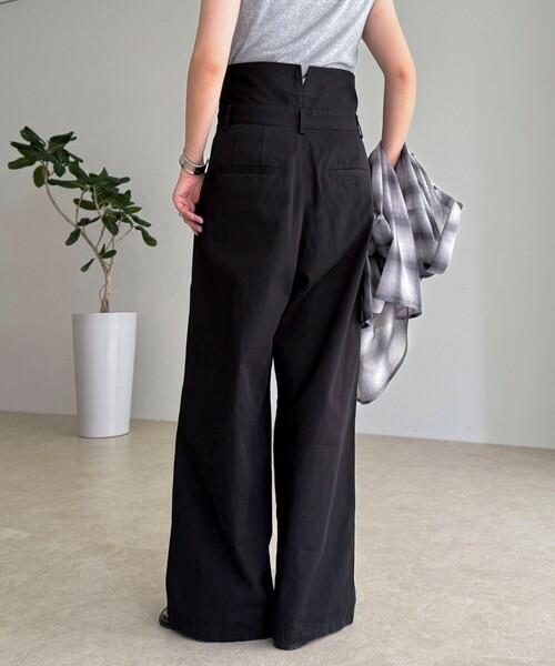 fredy emue（フレディエミュ）の「ハイウエスト2ＷAYチノ（チノパンツ・レディース・ベージュ/ブラック・38/36/34）」の12枚目の写真