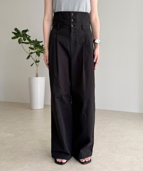 fredy emue（フレディエミュ）の「ハイウエスト2ＷAYチノ（チノパンツ・レディース・ベージュ/ブラック・38/36/34）」の14枚目の写真