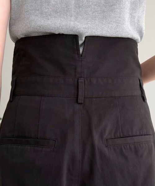 fredy emue（フレディエミュ）の「ハイウエスト2ＷAYチノ（チノパンツ・レディース・ベージュ/ブラック・38/36/34）」の17枚目の写真