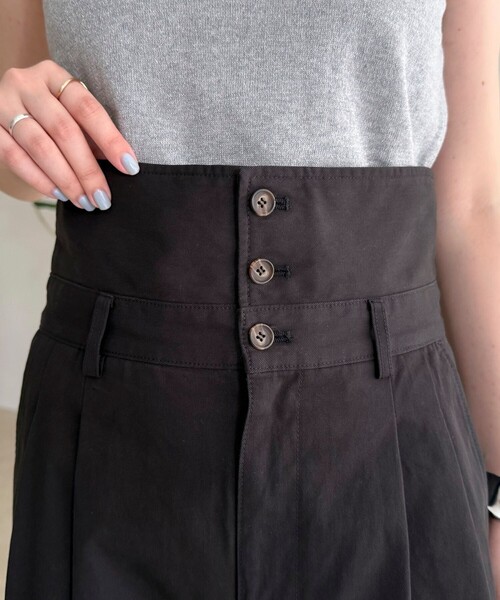 fredy emue（フレディエミュ）の「ハイウエスト2ＷAYチノ（チノパンツ・レディース・ベージュ/ブラック・38/36/34）」の20枚目の写真