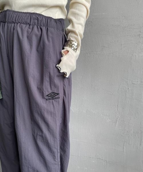 UMBRO（アンブロ）の「[UMBRO/アンブロ] 別注 ナイロントラックパンツ（その他パンツ・レディース・グレー/ネイビー・XL/L/M/S）」の3枚目の写真