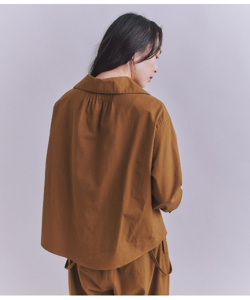 SIPULI(シプリ)の「High Density Twill セーラーピンタックブラウス(シャツ/ブラウス・レディース・キャメル/ダークグレー・2)」の6枚目の写真