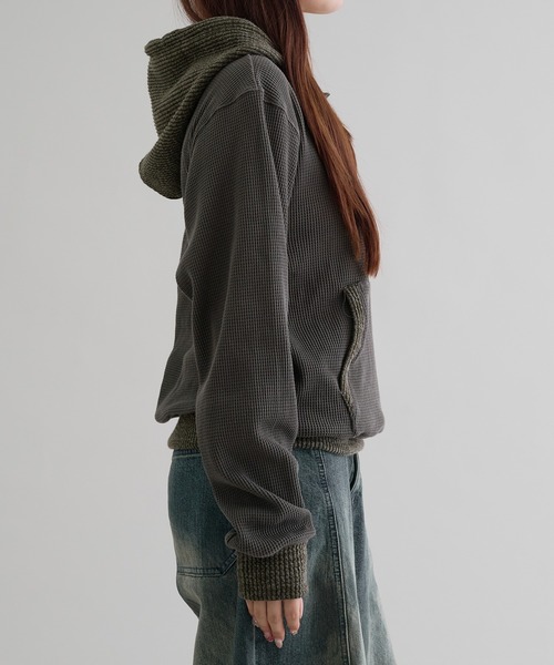 EPNK(イーピーエヌケー)の「【EPNK】Waffle henry neck hoodie / ワッフルヘンリーネックフーディ(パーカー・メンズ・グレー/ブラウン/ブラック・SMALL/MEDIUM/LARGE)」の19枚目の写真